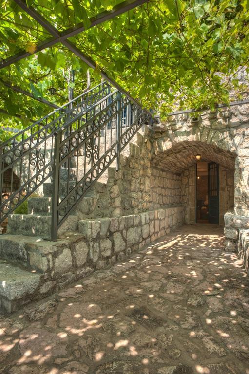 Holiday Home Neda Светі-Стефан Екстер'єр фото